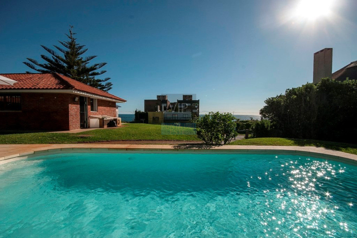 Casa ID.2342 - Casa en Punta del Este, playa mansa, 4 dormitorios , piscina y barbacoa.