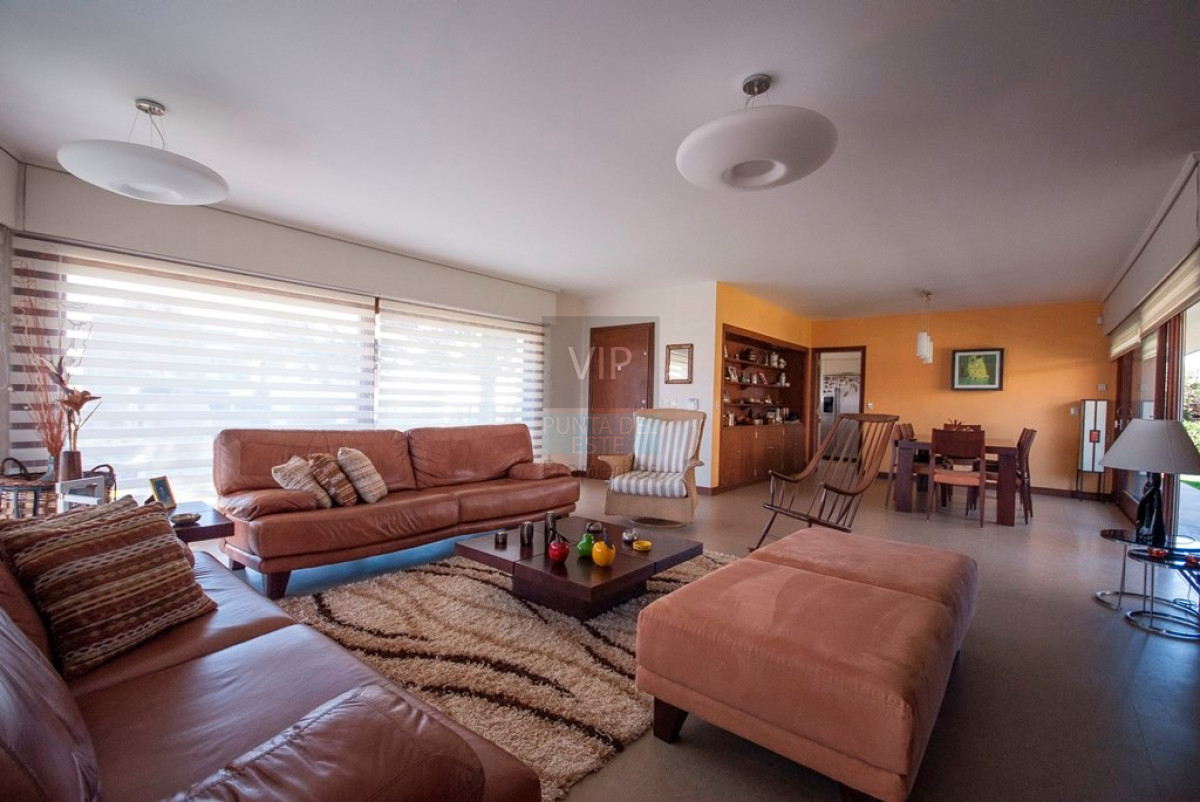 Casa ID.2342 - Casa en Punta del Este, playa mansa, 4 dormitorios , piscina y barbacoa.