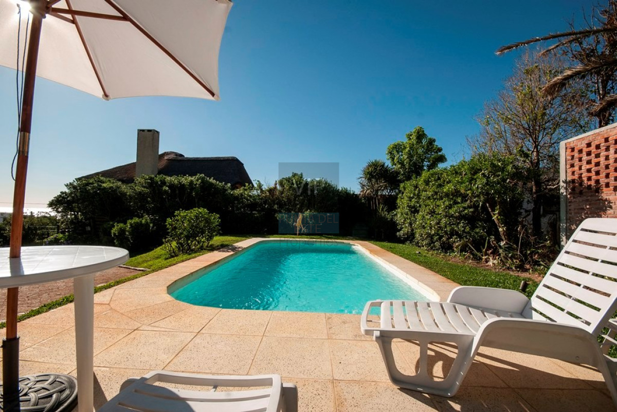 Casa ID.2342 - Casa en Punta del Este, playa mansa, 4 dormitorios , piscina y barbacoa.