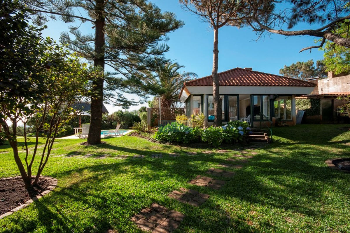 Casa ID.2342 - Casa en Punta del Este, playa mansa, 4 dormitorios , piscina y barbacoa.
