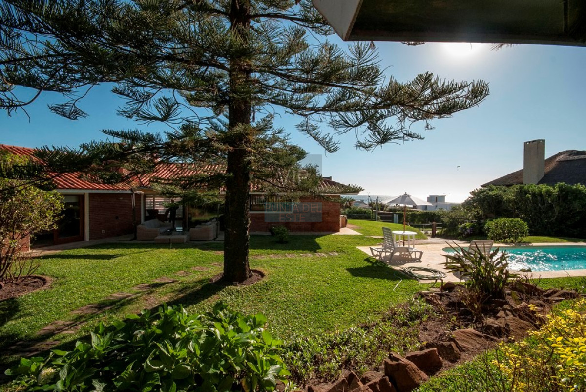 Casa ID.2342 - Casa en Punta del Este, playa mansa, 4 dormitorios , piscina y barbacoa.