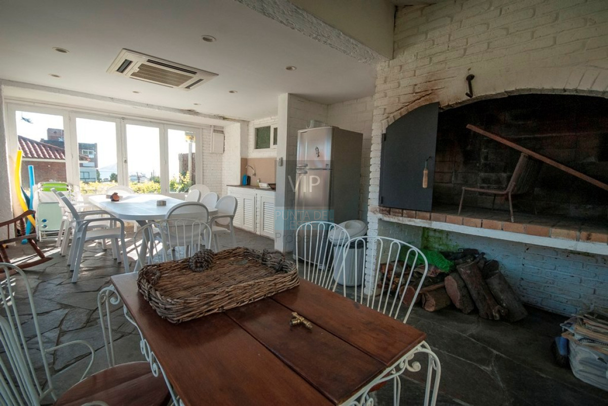 Casa ID.2342 - Casa en Punta del Este, playa mansa, 4 dormitorios , piscina y barbacoa.