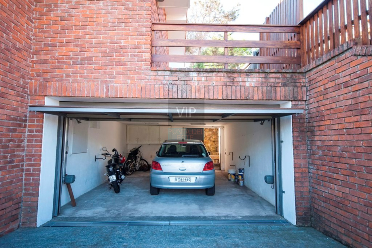 Casa ID.2342 - Casa en Punta del Este, playa mansa, 4 dormitorios , piscina y barbacoa.