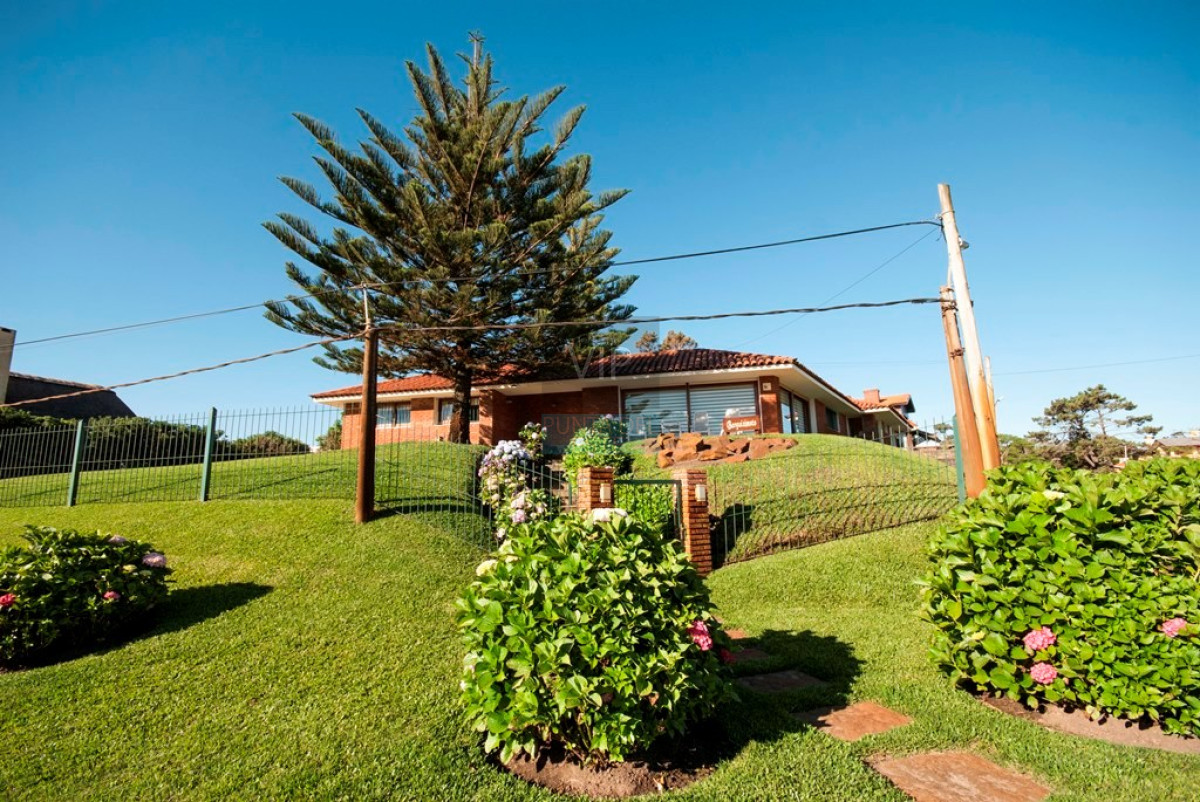 Casa ID.2342 - Casa en Punta del Este, playa mansa, 4 dormitorios , piscina y barbacoa.