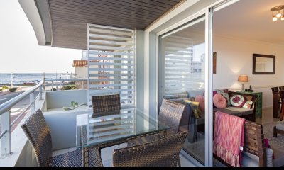 Venta  Apartamento 2 dormitorios con piscina, terraza y cochera.