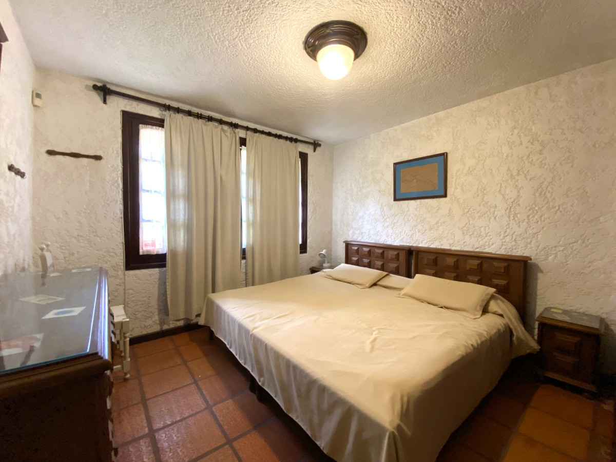 Casa ID.1479 - Venta casa 4 dormitorios en Barrio Pinares