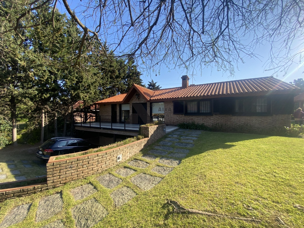 venta casa 7 dormitorios y servicio en pinares - aix1475c