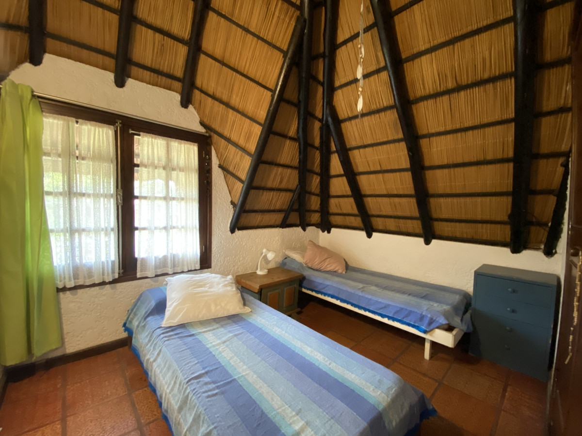 Casa ID.1479 - Venta casa 4 dormitorios en Barrio Pinares