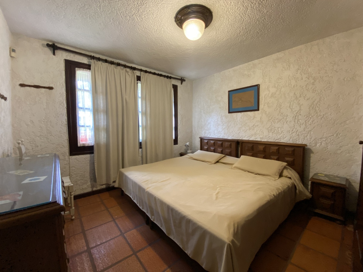 Casa ID.1479 - Venta casa 4 dormitorios en Barrio Pinares