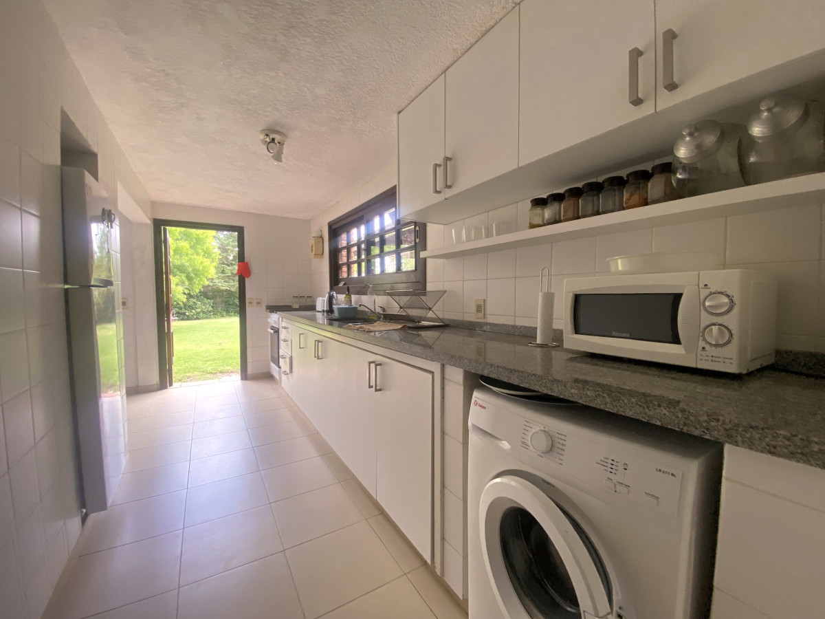 Casa ID.1479 - Venta casa 4 dormitorios en Barrio Pinares