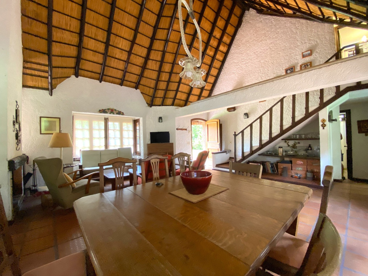 Casa ID.1479 - Venta casa 4 dormitorios en Barrio Pinares