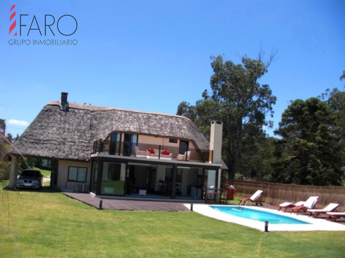 Cabaña de 4 dormitorios y piscina cerca del mar, Pinares, Punta del Este  - FAR39904C