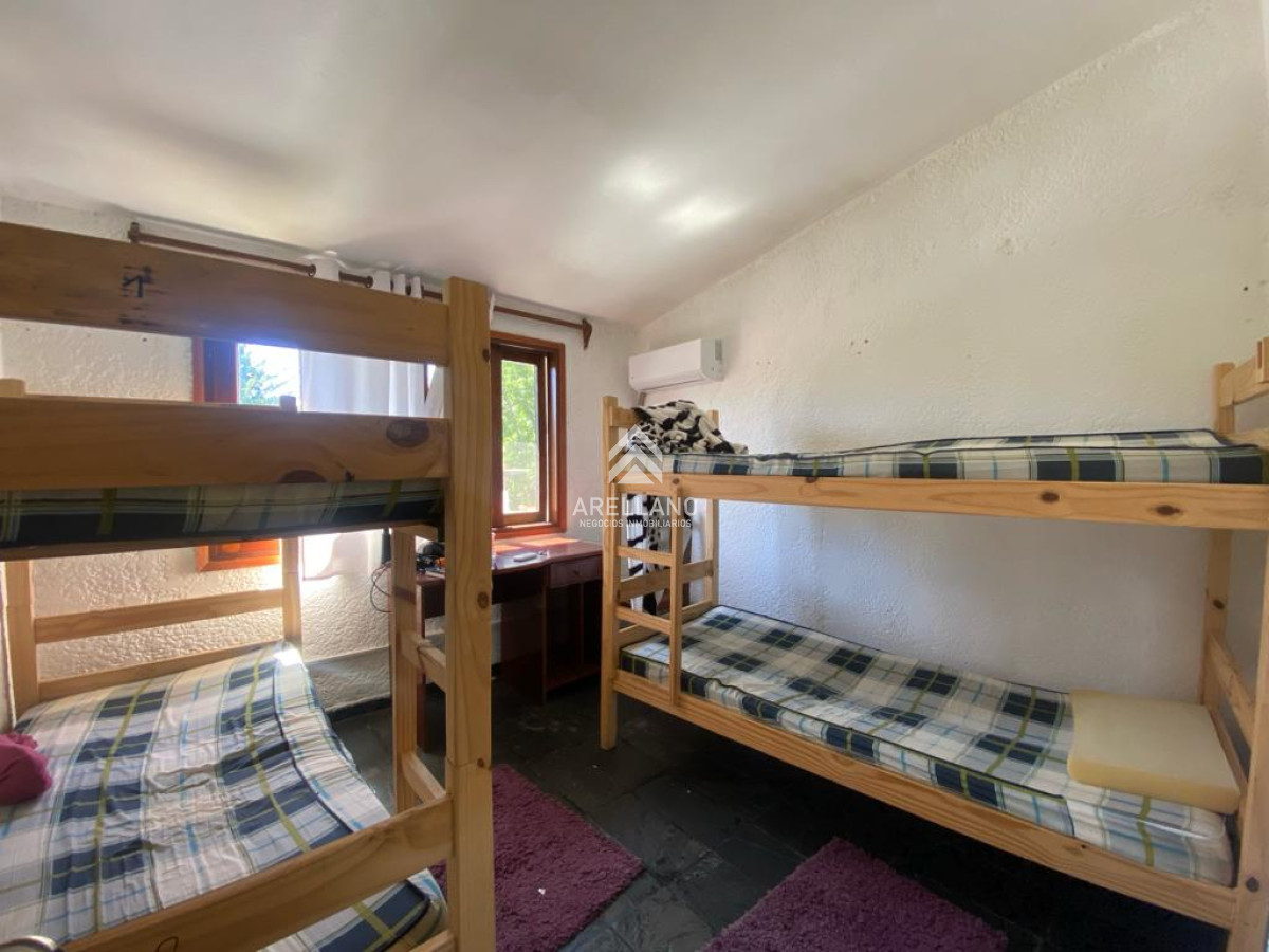 Casa ID.5627 - Venta Chalet de 3 dormitorios, ideal para vivienda permanente.