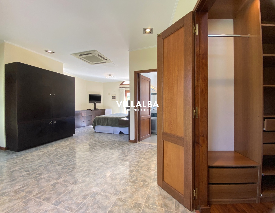 Casa ID.3584 - Punta del Este, gran residencia en mansa, 6 dormitorios y piscina climatizada.