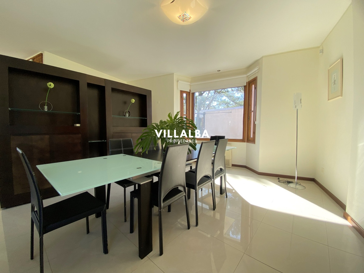 Casa ID.3584 - Punta del Este, gran residencia en mansa, 6 dormitorios y piscina climatizada.