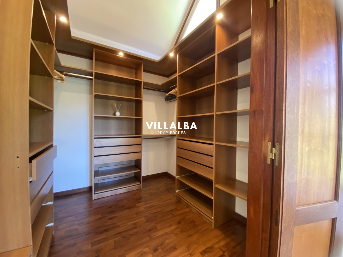 Casa ID.3584 - Punta del Este, gran residencia en mansa, 6 dormitorios y piscina climatizada.