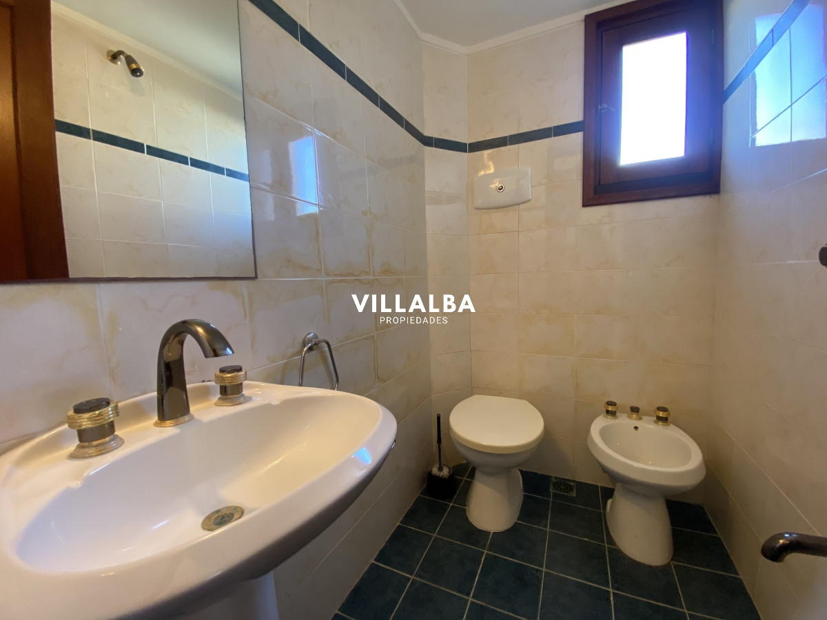 Casa ID.3584 - Punta del Este, gran residencia en mansa, 6 dormitorios y piscina climatizada.