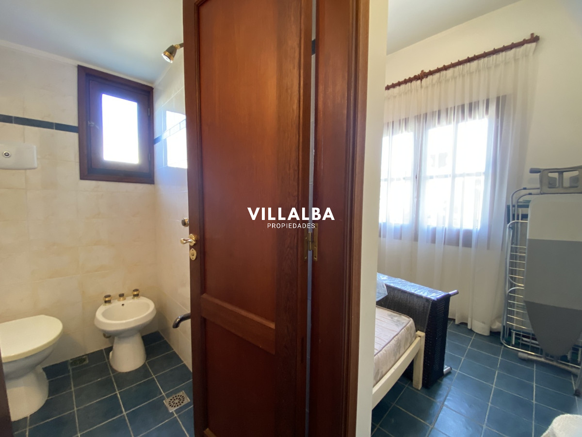 Casa ID.3584 - Punta del Este, gran residencia en mansa, 6 dormitorios y piscina climatizada.