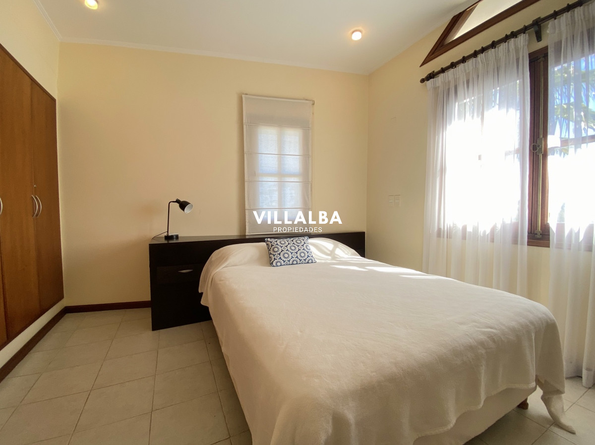 Casa ID.3584 - Punta del Este, gran residencia en mansa, 6 dormitorios y piscina climatizada.