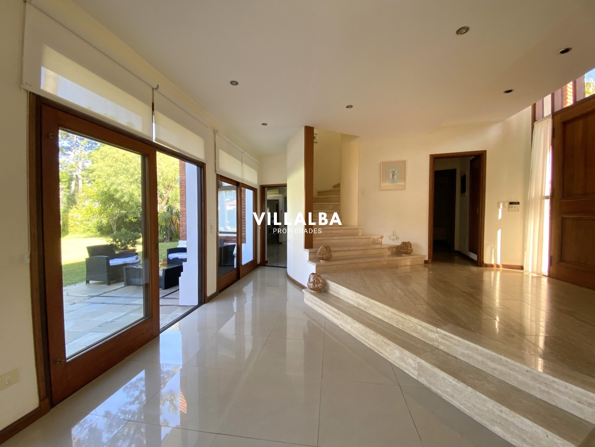 Casa ID.3584 - Punta del Este, gran residencia en mansa, 6 dormitorios y piscina climatizada.