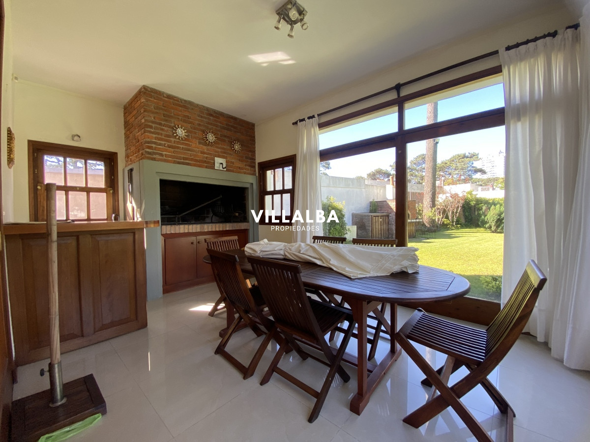 Casa ID.3584 - Punta del Este, gran residencia en mansa, 6 dormitorios y piscina climatizada.