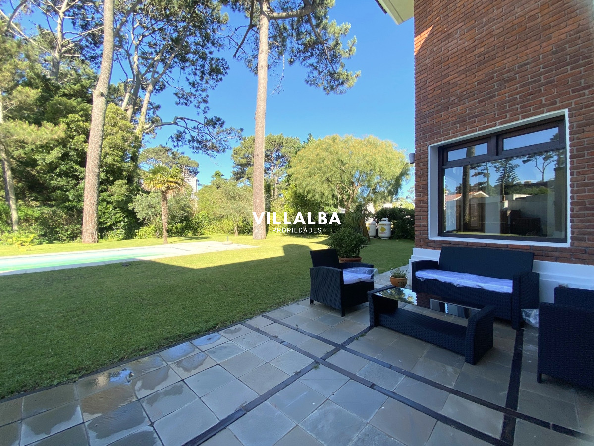 Casa ID.3584 - Punta del Este, gran residencia en mansa, 6 dormitorios y piscina climatizada.