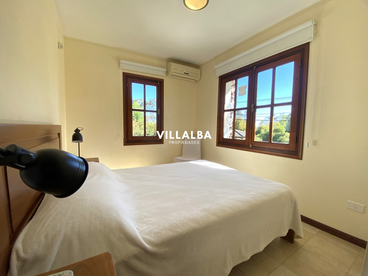 Casa ID.3584 - Punta del Este, gran residencia en mansa, 6 dormitorios y piscina climatizada.