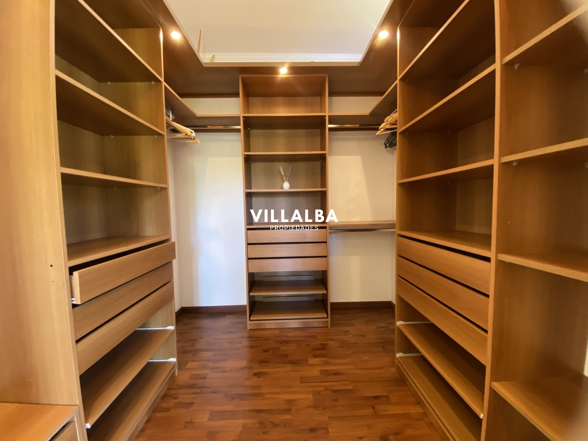 Casa ID.3584 - Punta del Este, gran residencia en mansa, 6 dormitorios y piscina climatizada.