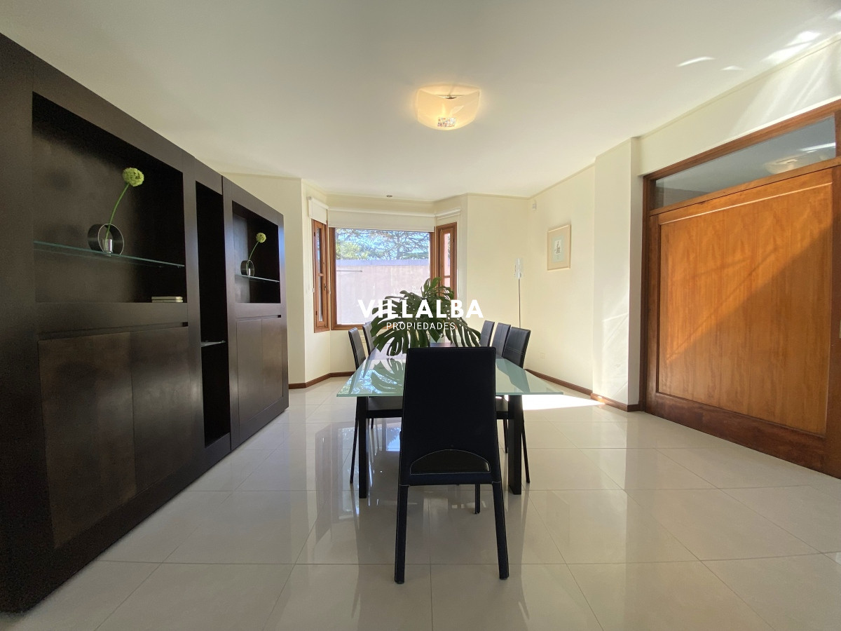 Casa ID.3584 - Punta del Este, gran residencia en mansa, 6 dormitorios y piscina climatizada.