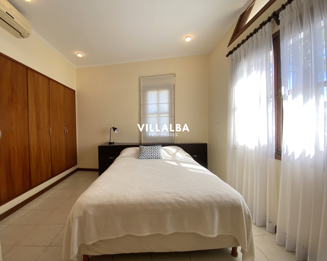 Casa ID.3584 - Punta del Este, gran residencia en mansa, 6 dormitorios y piscina climatizada.