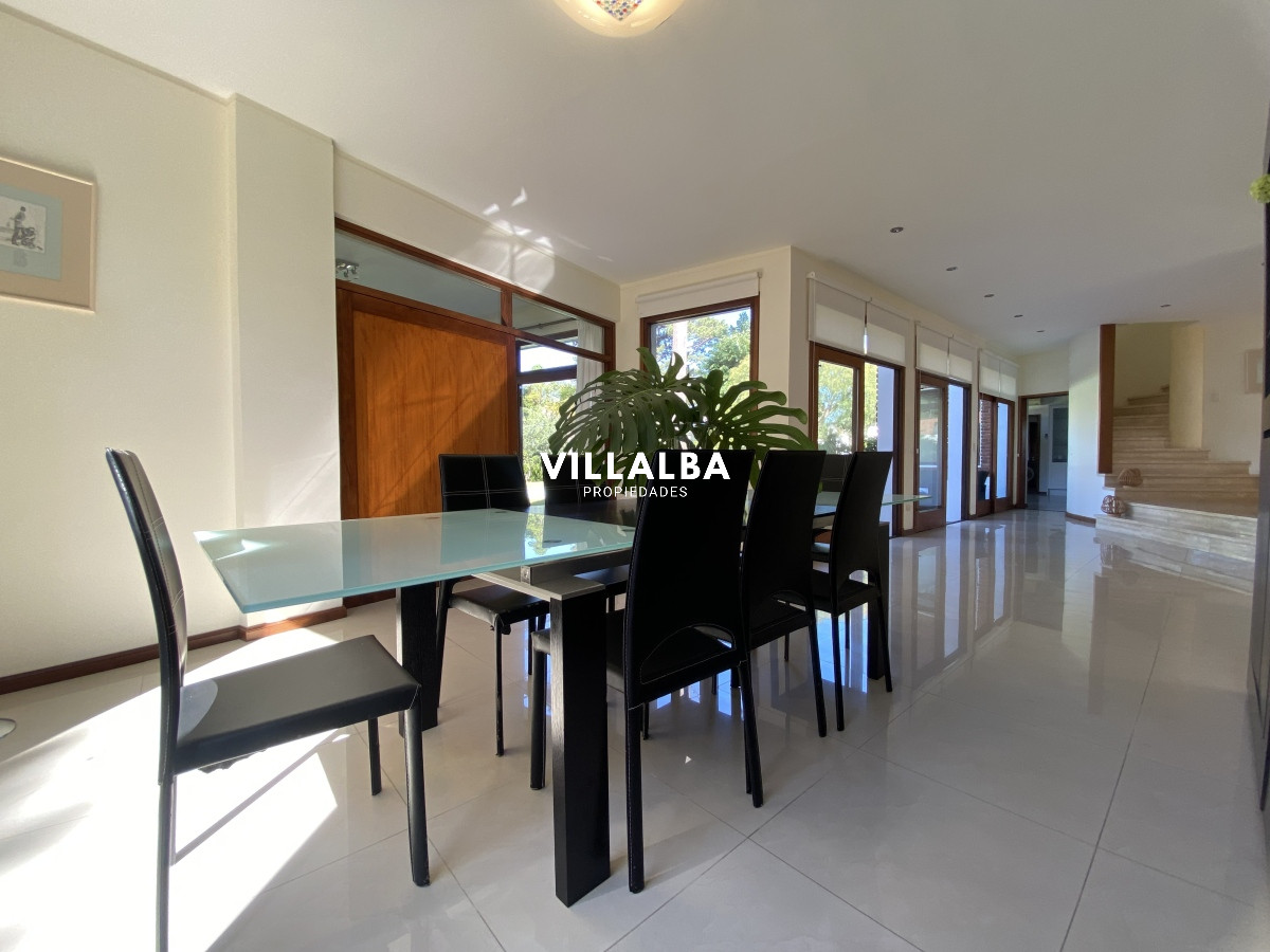 Casa ID.3584 - Punta del Este, gran residencia en mansa, 6 dormitorios y piscina climatizada.
