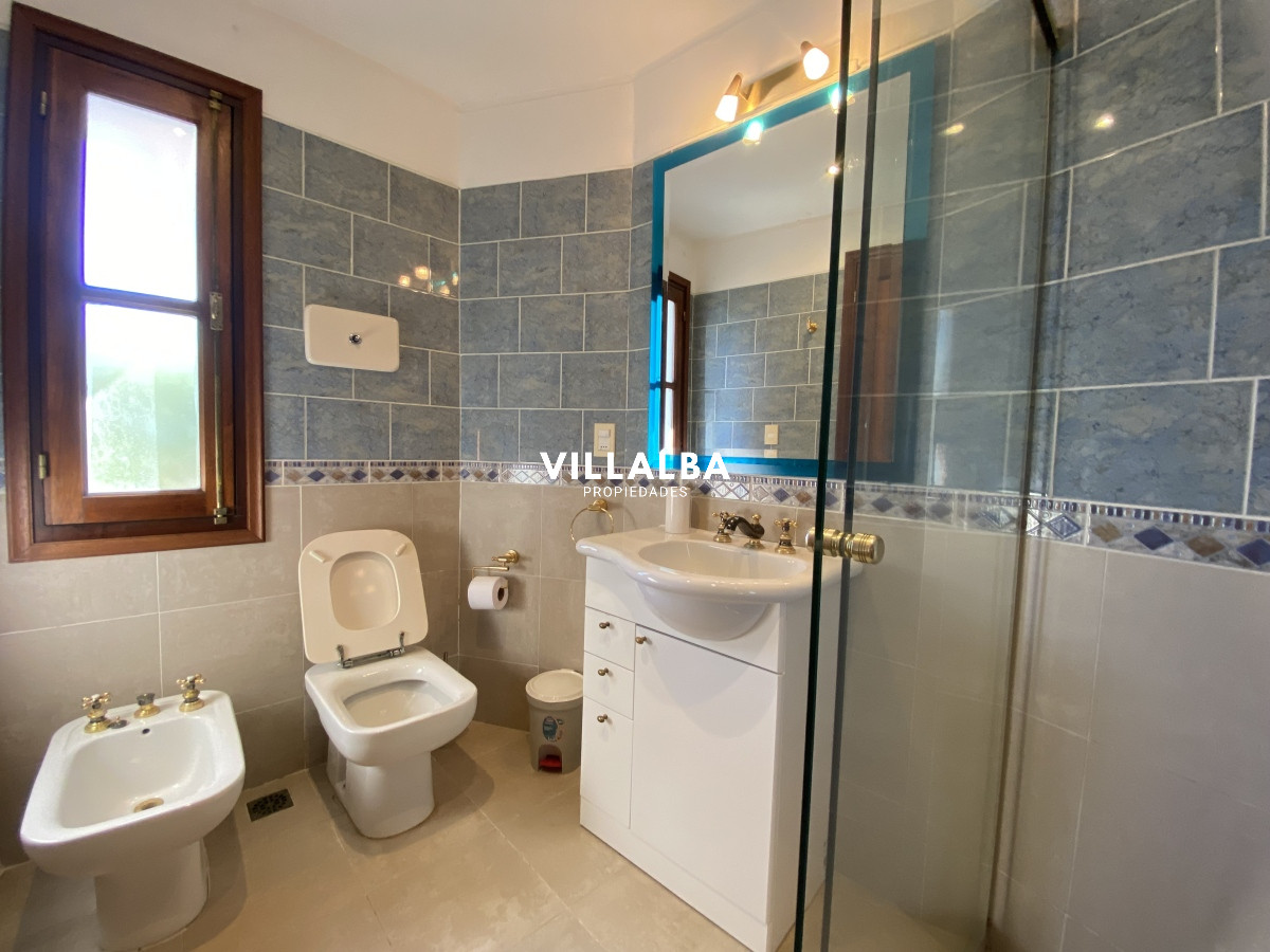 Casa ID.3584 - Punta del Este, gran residencia en mansa, 6 dormitorios y piscina climatizada.