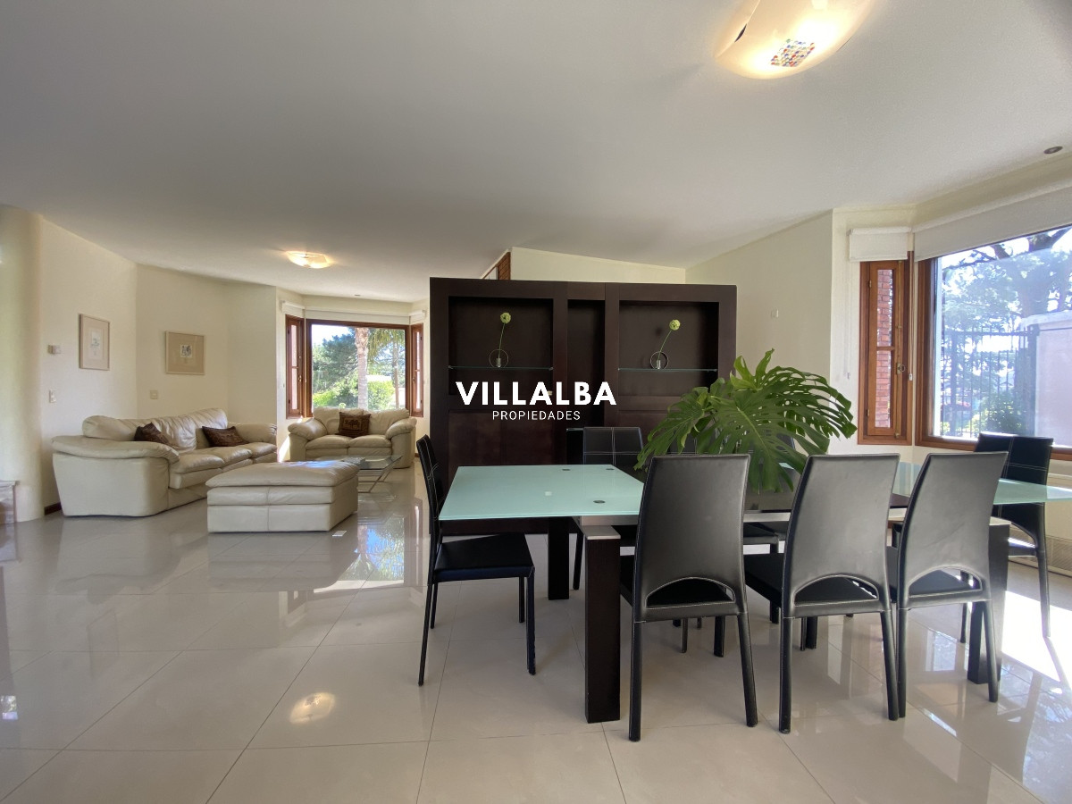 Casa ID.3584 - Punta del Este, gran residencia en mansa, 6 dormitorios y piscina climatizada.