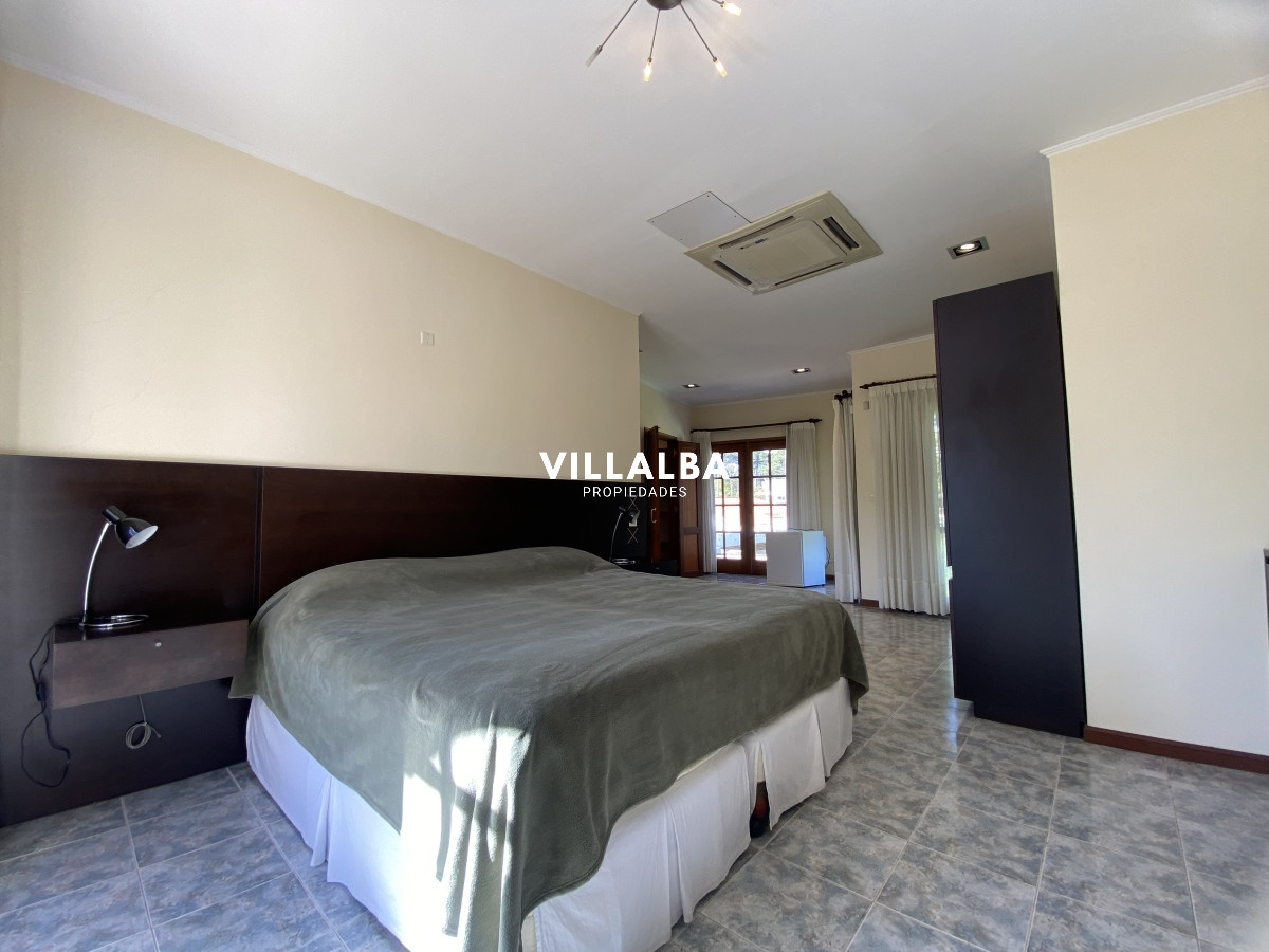 Casa ID.3584 - Punta del Este, gran residencia en mansa, 6 dormitorios y piscina climatizada.