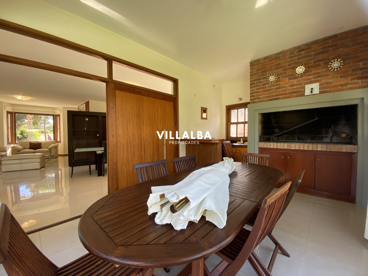 Casa ID.3584 - Punta del Este, gran residencia en mansa, 6 dormitorios y piscina climatizada.