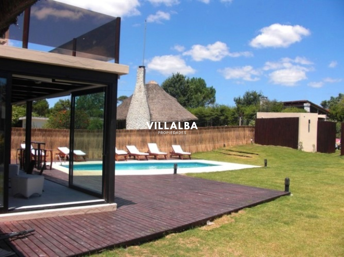 Apartamento ID.766 - Cabaña de 4 dormitorios y piscina cerca del mar, Pinares, Punta del Este 