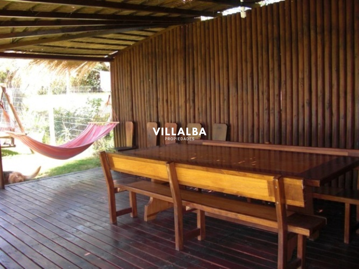 Apartamento ID.766 - Cabaña de 4 dormitorios y piscina cerca del mar, Pinares, Punta del Este 