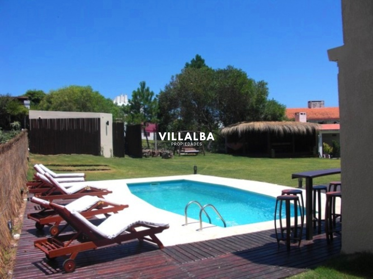 Apartamento ID.766 - Cabaña de 4 dormitorios y piscina cerca del mar, Pinares, Punta del Este 