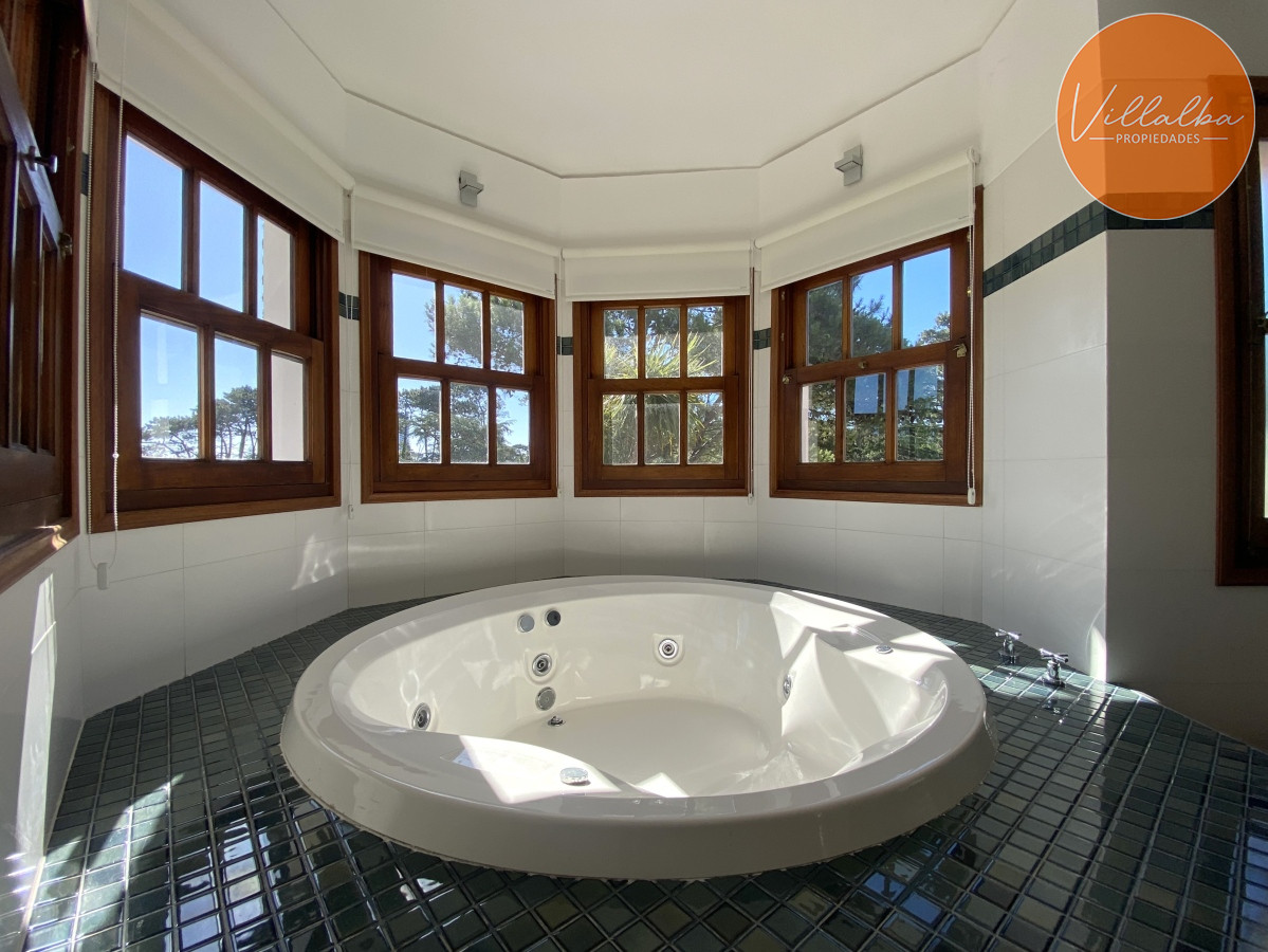 Apartamento ID.3584 - Punta del Este, gran residencia en mansa, 6 dormitorios y piscina climatizada.