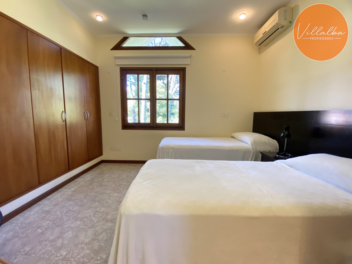 Apartamento ID.3584 - Punta del Este, gran residencia en mansa, 6 dormitorios y piscina climatizada.