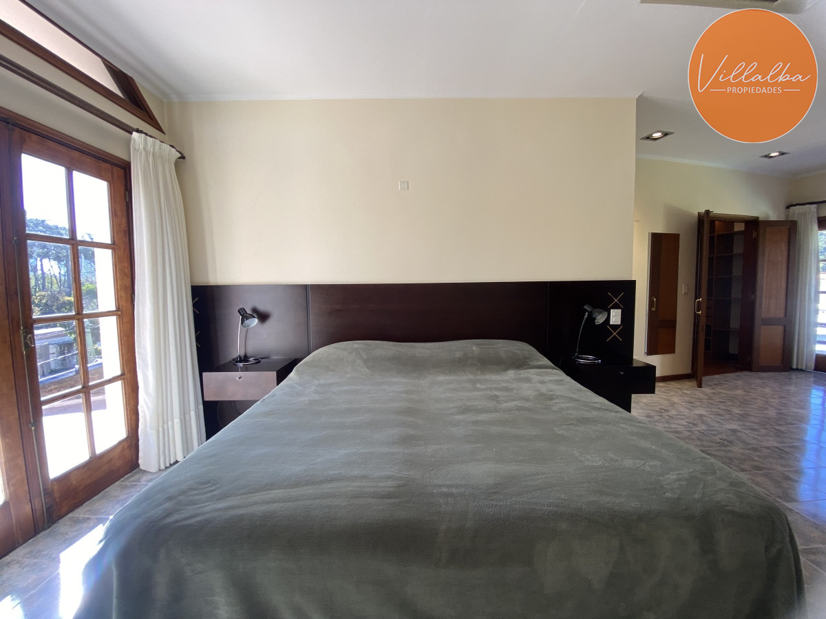 Apartamento ID.3584 - Punta del Este, gran residencia en mansa, 6 dormitorios y piscina climatizada.
