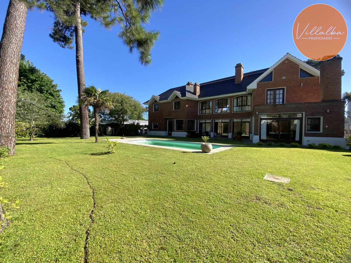 Apartamento ID.3584 - Punta del Este, gran residencia en mansa, 6 dormitorios y piscina climatizada.