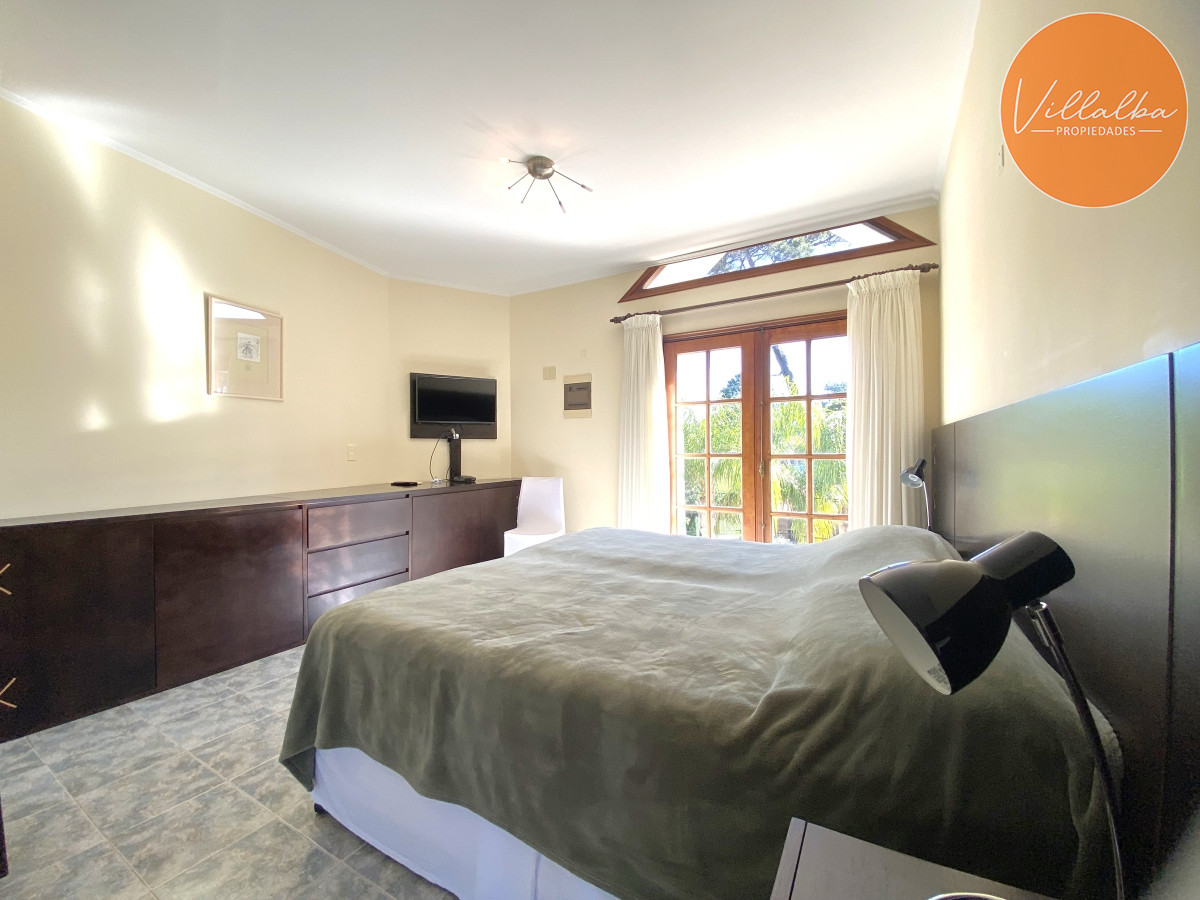 Apartamento ID.3584 - Punta del Este, gran residencia en mansa, 6 dormitorios y piscina climatizada.