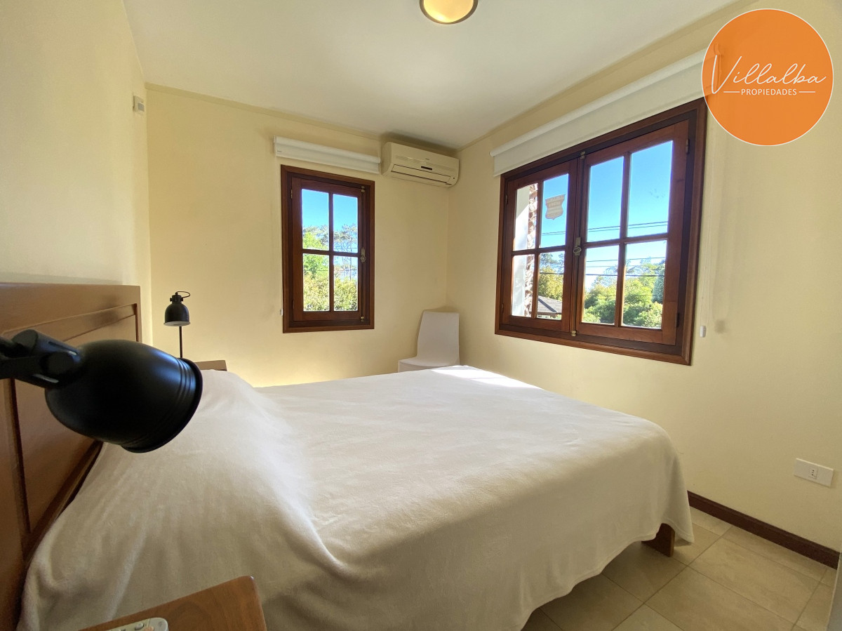 Apartamento ID.3584 - Punta del Este, gran residencia en mansa, 6 dormitorios y piscina climatizada.