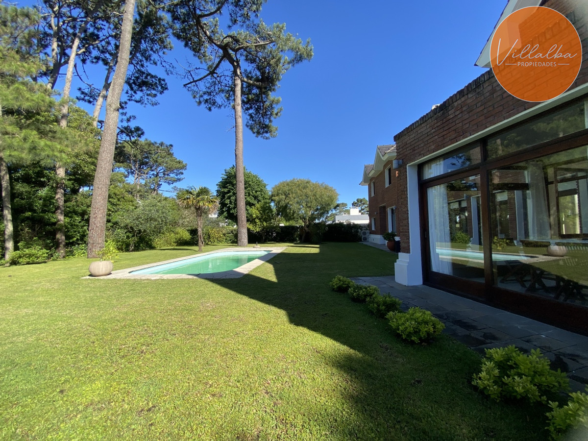 Apartamento ID.3584 - Punta del Este, gran residencia en mansa, 6 dormitorios y piscina climatizada.