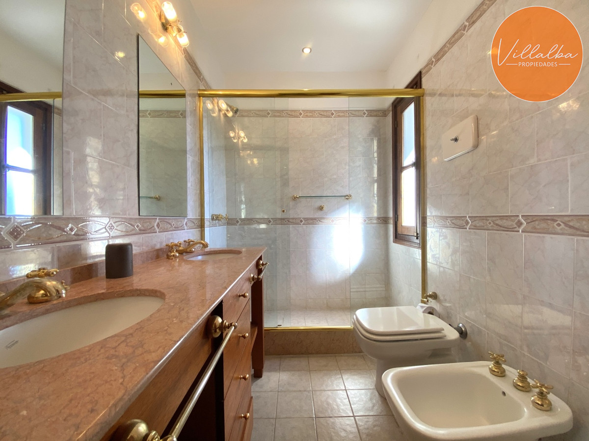 Apartamento ID.3584 - Punta del Este, gran residencia en mansa, 6 dormitorios y piscina climatizada.