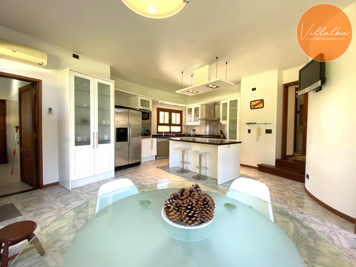 Apartamento ID.3584 - Punta del Este, gran residencia en mansa, 6 dormitorios y piscina climatizada.