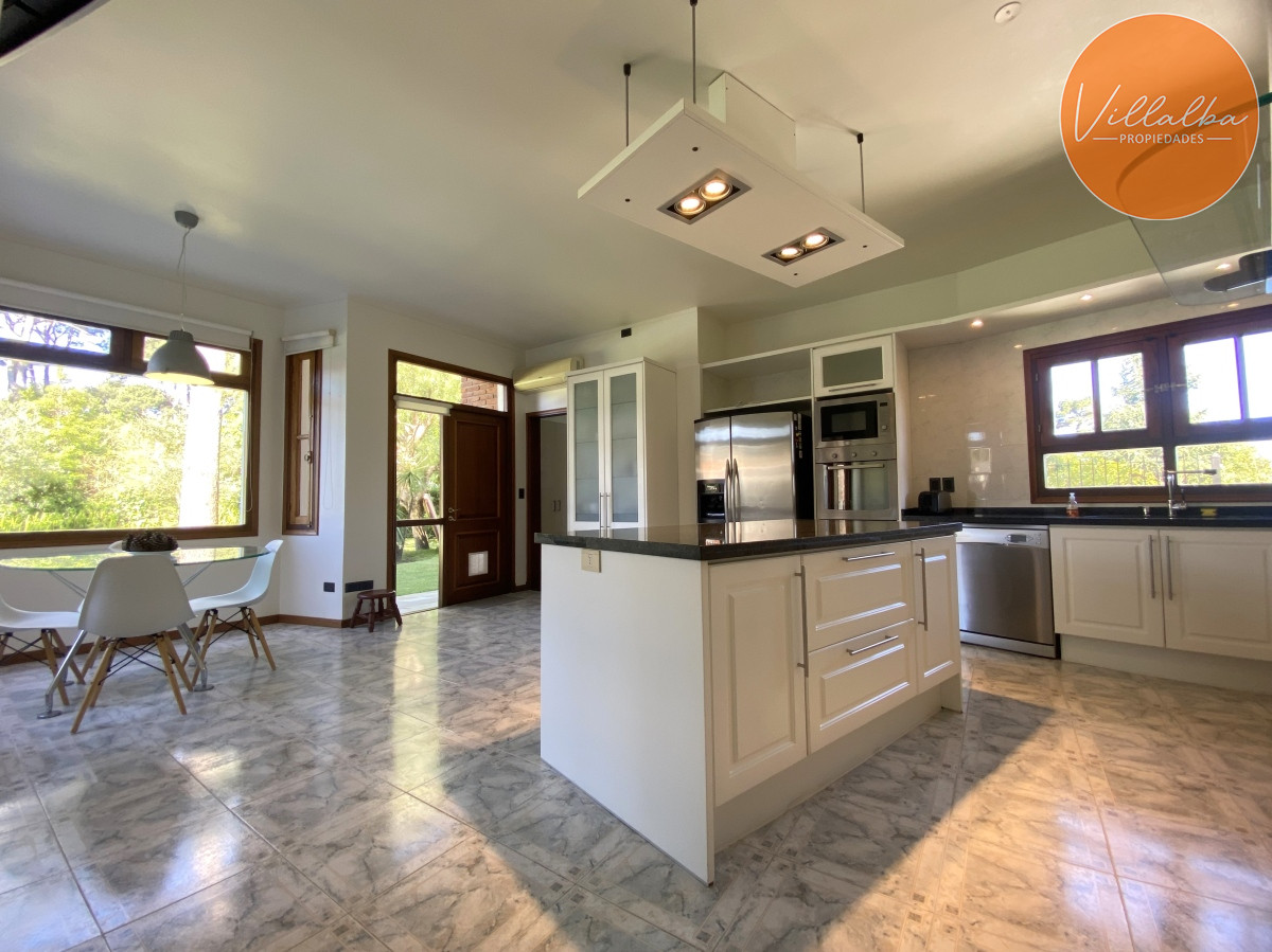 Apartamento ID.3584 - Punta del Este, gran residencia en mansa, 6 dormitorios y piscina climatizada.