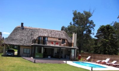 Cabaña de 4 dormitorios y piscina cerca del mar, Pinares, Punta del Este