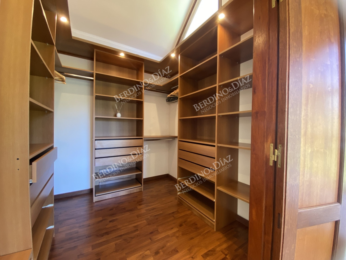 Casa ID.3114 - Punta del Este, gran residencia en mansa, 6 dormitorios y piscina climatizada.